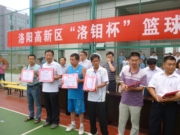 泰斯特籃球隊參加高新區(qū)籃球比賽，獲前八榮譽