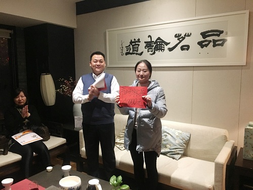 “天上不會(huì)掉餡餅，擼起袖子加油干” ——2017年度TST營(yíng)銷中心表彰大會(huì)