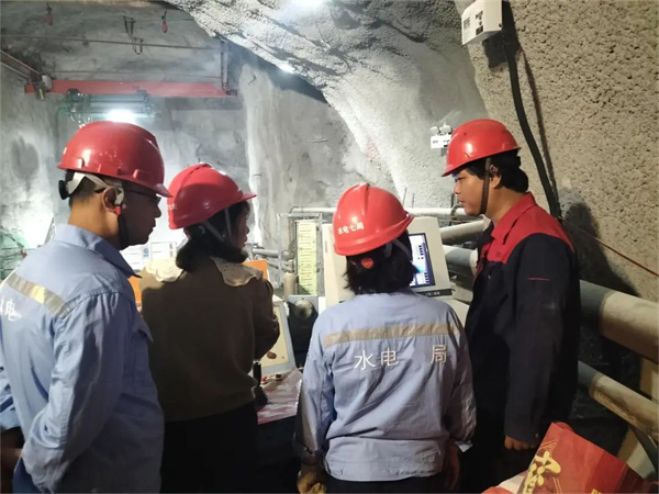 直擊安裝現(xiàn)場｜泰斯特精工精匠，筑起水電系統(tǒng)生產(chǎn)安全堡壘！