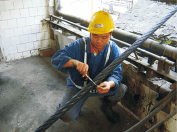 突發(fā)！一纜車鋼絲繩斷裂，8人命懸365米高空！