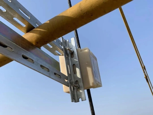 鋼絲繩斷裂造成85噸吊車被壓扁，引發(fā)安全思考